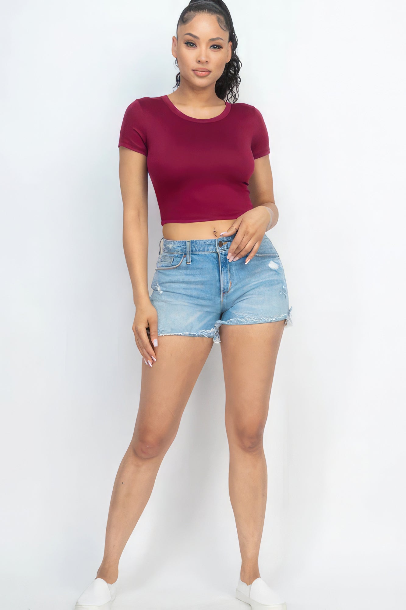 Short Sleeve Round Neck Crop Top – Polyester & Spandex, Perfect for Casual Outings & Trendy Looks with High-Waisted Bottoms