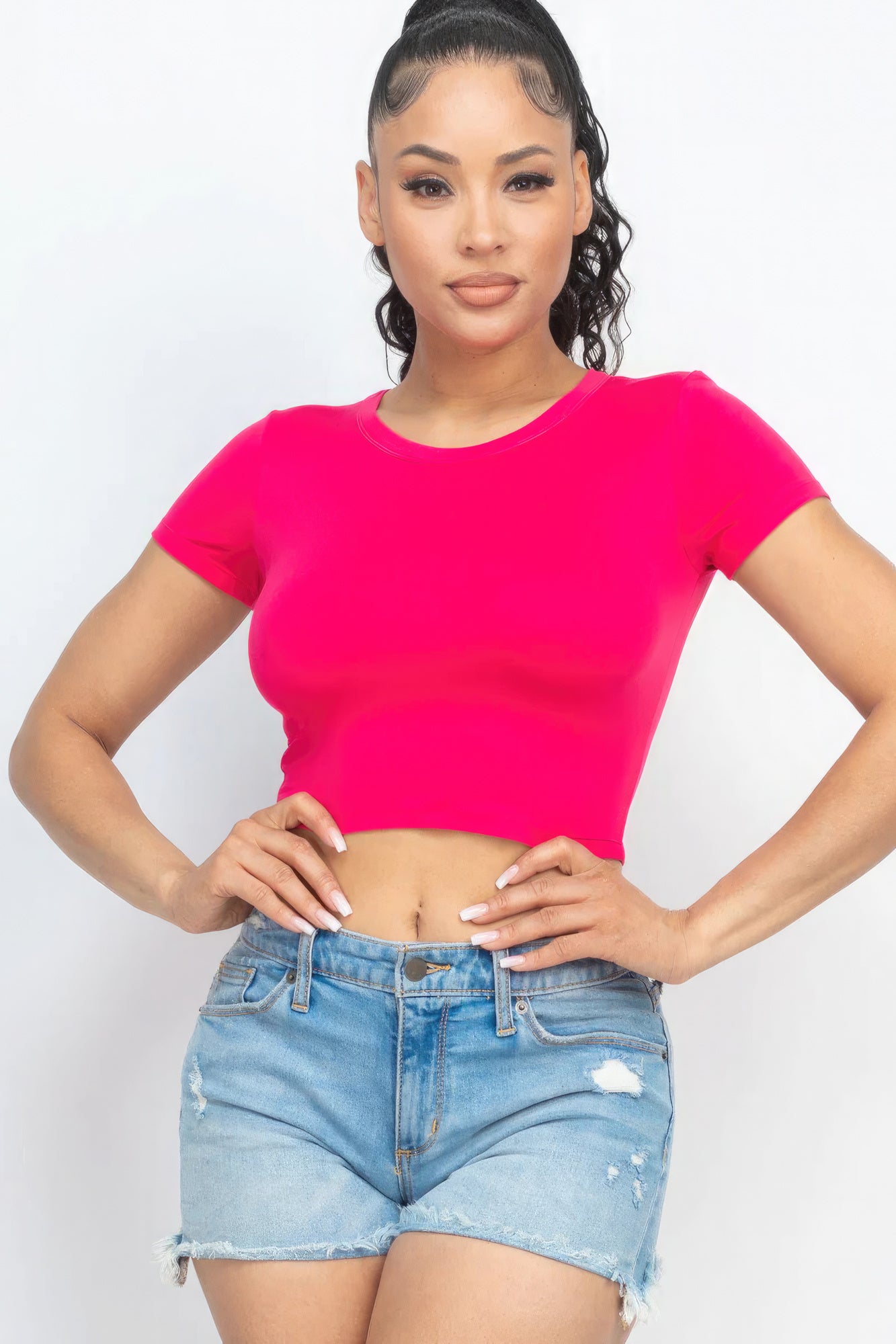 Short Sleeve Round Neck Crop Top – Polyester & Spandex, Perfect for Casual Outings & Trendy Looks with High-Waisted Bottoms