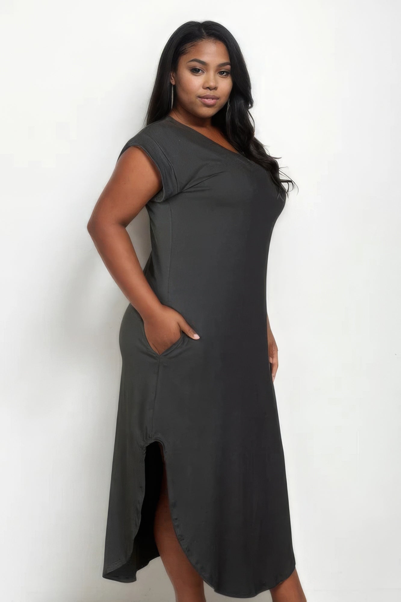 Plus Size Hidden Pocket Batwing Sleeve V-Neck Long Dress – Polyester & Spandex, Stylish Batwing Sleeves, V-Neckline, and Hidden Pockets for Casual Outings, Evening Gatherings, and Formal Events