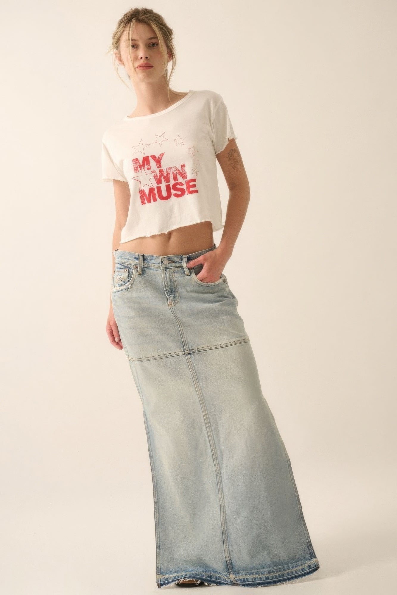 My Own Muse" Vintage Wash Cropped Graphic Tee – Star Print & Distressed Look for a Trendy, Comfortable Fit