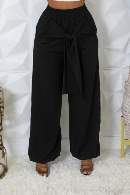 High-Waisted Stretch Pants – Elastic Waistband with Practical Pockets and Cuffed Bottoms for Everyday Comfort and Style