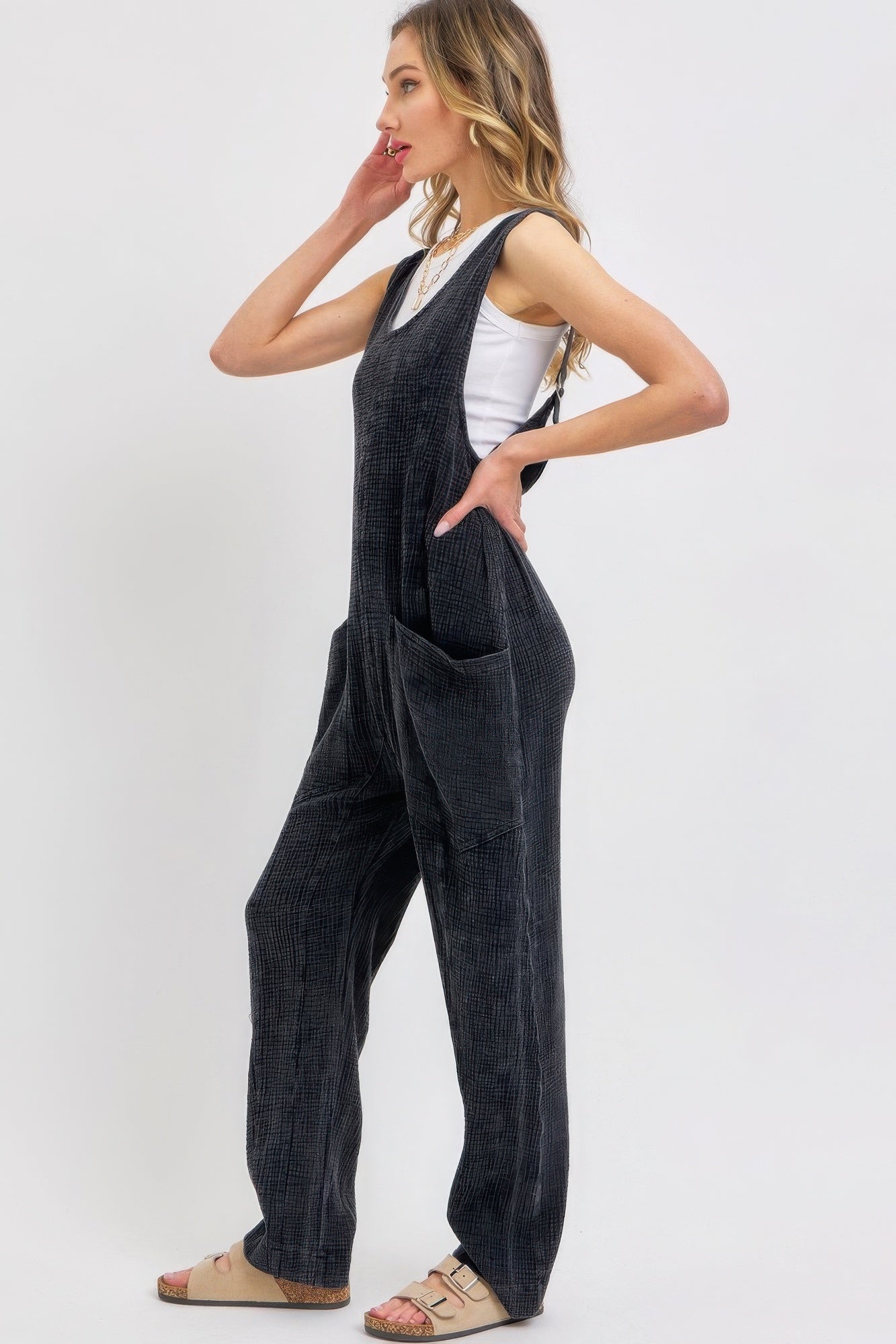 Summer Cotton Gauze Jumpsuit with Adjustable Straps & Oversized Patch Pockets – Lightweight, Versatile, and Perfect for Effortless Warm-Weather Style