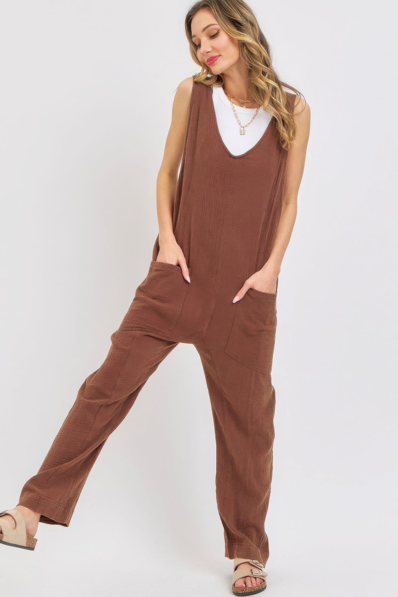 Summer Cotton Gauze Jumpsuit with Adjustable Straps & Oversized Patch Pockets – Lightweight, Versatile, and Perfect for Effortless Warm-Weather Style