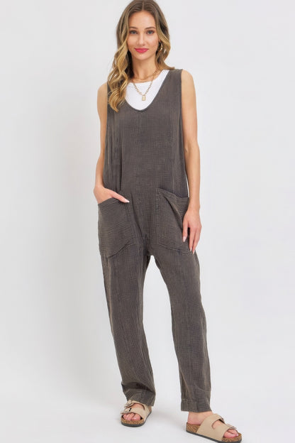 Summer Cotton Gauze Jumpsuit with Adjustable Straps & Oversized Patch Pockets – Lightweight, Versatile, and Perfect for Effortless Warm-Weather Style