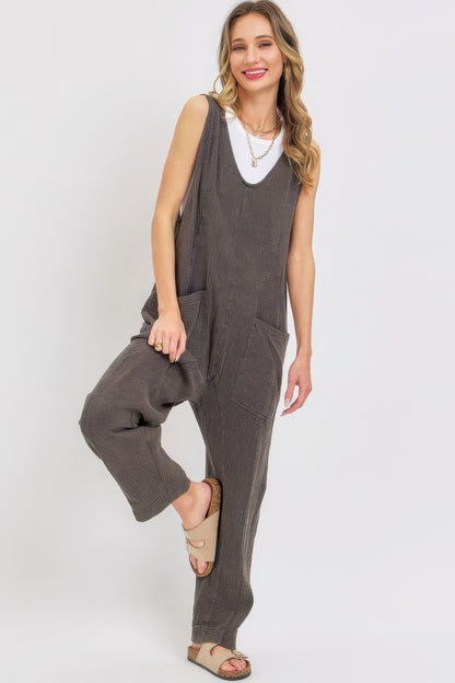 Summer Cotton Gauze Jumpsuit with Adjustable Straps & Oversized Patch Pockets – Lightweight, Versatile, and Perfect for Effortless Warm-Weather Style