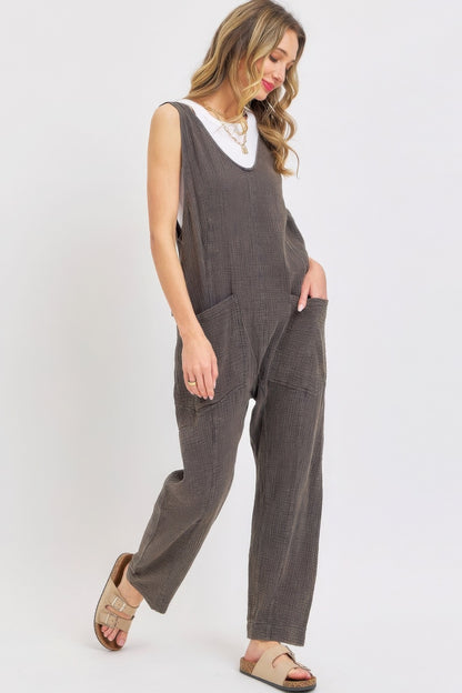 Summer Cotton Gauze Jumpsuit with Adjustable Straps & Oversized Patch Pockets – Lightweight, Versatile, and Perfect for Effortless Warm-Weather Style